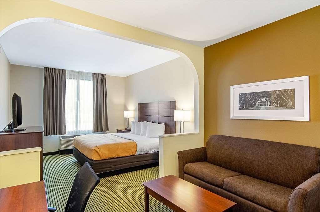 Quality Inn & Suites Near Tanger Outlet Mall Gonzales Quarto foto