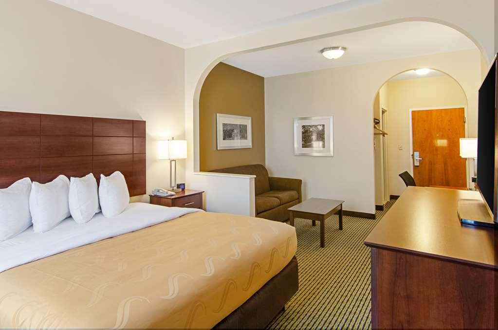 Quality Inn & Suites Near Tanger Outlet Mall Gonzales Quarto foto