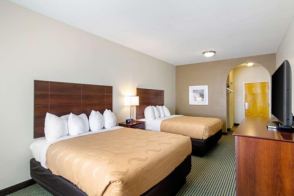 Quality Inn & Suites Near Tanger Outlet Mall Gonzales Quarto foto